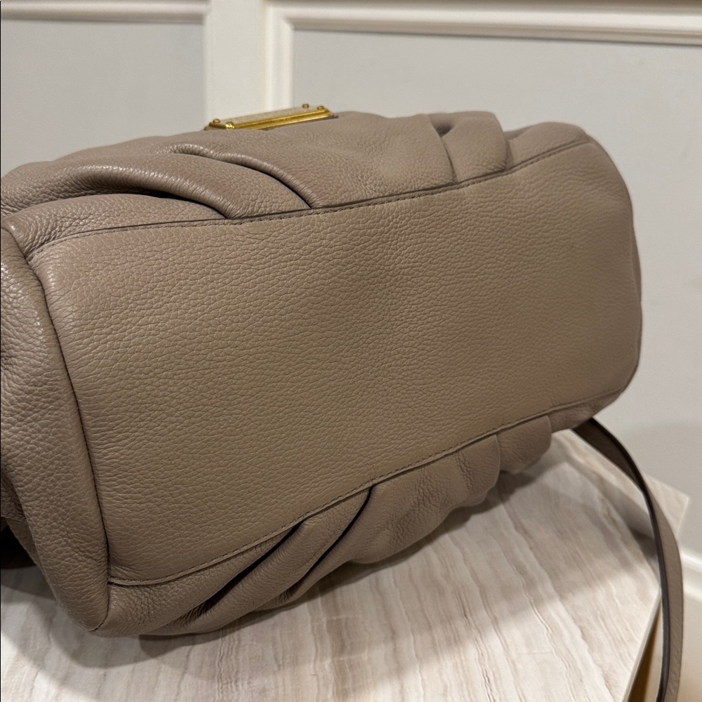 Marc Jacobs Tote Q Fran Leather Large Taupe Satchel Bag - Picture 9 of 17
